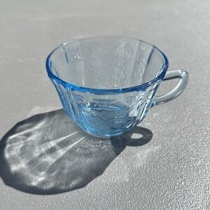 🎀VTG blue glass teacup in the Madrid pattern, a style of Depression glass